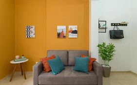 Conforto e relax, caminhando para a Praia de Copacabana, Quarto e Sala, completo, com wi fi, cozinha, ar condicionado